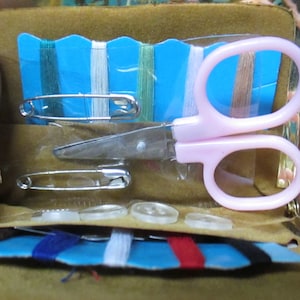 Vintage portable Pocketbook SEWING KIT in Mint Condition traveling sewing accessory mid century collectible looks like a coin purse notions