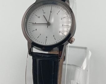 Basic Style Schwarzweiß Ton Uhr im Neuzustand