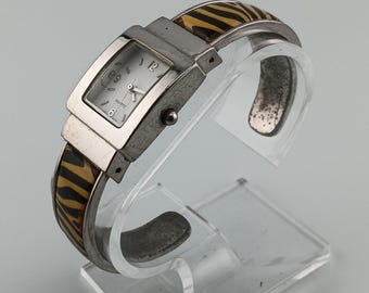 Vintage Silberfarbene Panzeruhr mit Tiger Acryl + Stahl Manschette