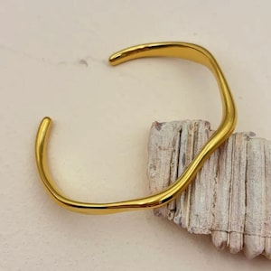 Gold-Wellen-Manschettenarmband