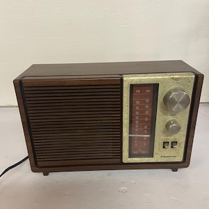 Vintage 70&#39;s Panasonic AM/FM Table Radio Model RE-6280 Tested & Working