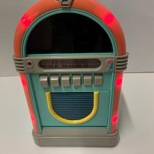 Zabytkowy radioodtwarzacz AM/FM i odtwarzacz kaset Popworks, model 1-9873 WORKS