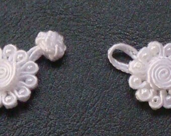 Ten pairs white daisy bead Chinese Frogs fasteners closure buttons fashion jewelry craft fairy
