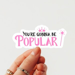 Könnte beinhalten: Ein Set aus drei Keramikbechern mit gesprenkelter, matter Oberfläche. Die Becher sind in Creme-, Hellgrau- und Dunkelgrautönen gehalten. Jeder Becher hat ein schlichtes, modernes Design und einen abgerundeten Henkel.