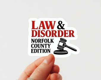 Naklejka Karen Read Law & Disorder, Satyra Sądu Okręgowego Norfolk, Winylowa naklejka protestacyjna dla zwolenników True Crime