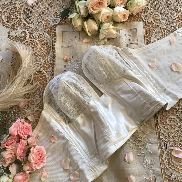 Authentic 1940’s vintage strapless overwrite bra by Bali