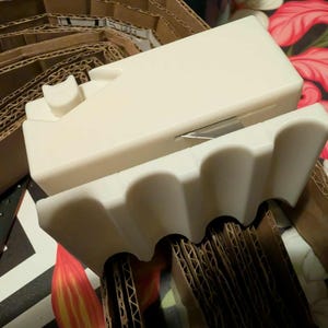 Cortador de arranhador de papelão para gatos