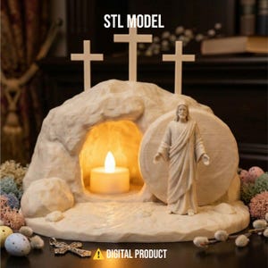 Puede incluir: Una pieza decorativa de temática religiosa que representa una tumba esculpida con una vela encendida, tres cruces y una figura de Jesús. Se muestran las palabras "STL MODEL" y "DIGITAL PRODUCT". La pieza está hecha de un material claro.