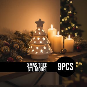 Könnte beinhalten: Ein keramischer Weihnachtsbaum mit Sternaussparungen, gekrönt von einem Stern, umgeben von brennenden Kerzen und festlichen Dekorationen. Der Text "XMAS TREE STL MODEL" und "9PCS" ist sichtbar.
