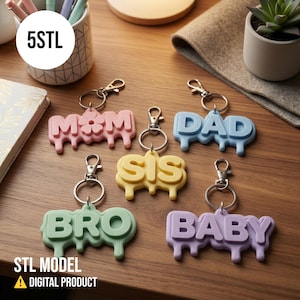 May include: Keychains with the words MOM, DAD, SIS, BRO, and BABY in a dripping font. Each keychain has a different color: pink, blue, yellow, green, and purple. The keychains are attached to silver-colored clasps and key rings. The image also includes the text "5STL" and "STL MODEL DIGITAL PRODUCT".