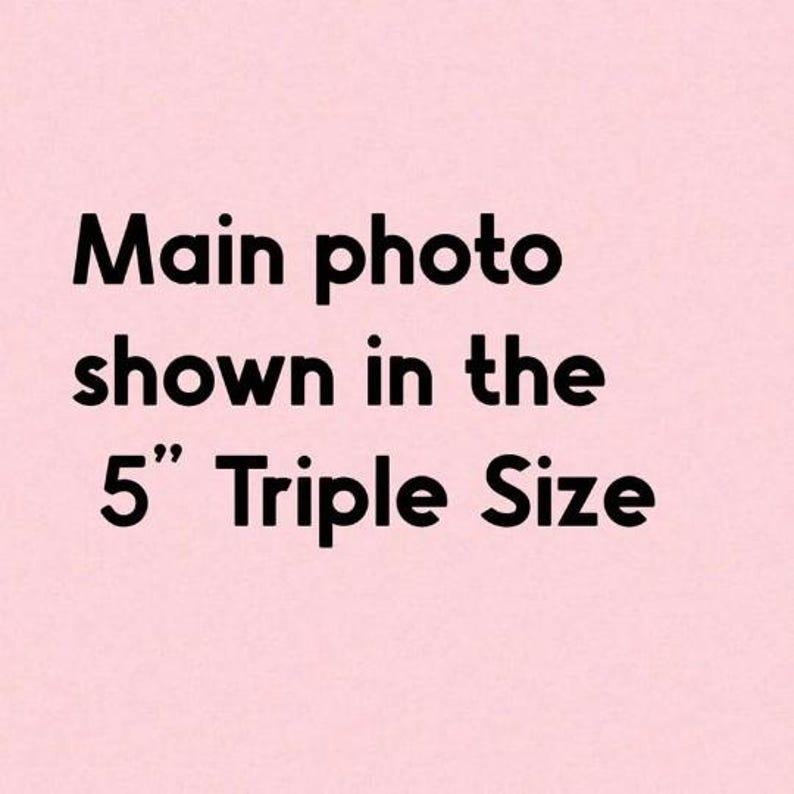Peut inclure: Texte qui indique "Main photo shown in the 5" Triple Size"