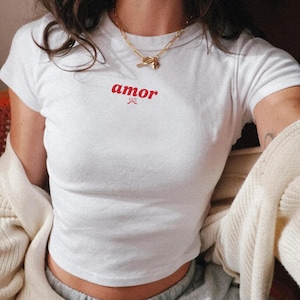 Amor Baby Tee | Minimalist Valentine's Day Shirt | Camisa de Amor | 90s Gift for Her | Gift For Latina GF | Y2K Fitted Crop Top T Shirt