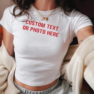 avec texte personnalisé | Haut court ajusté de l'an 2000 | Chemise personnalisée | T-shirt bébé tendance | rétro vintage | Cadeau style années 90 pour elle