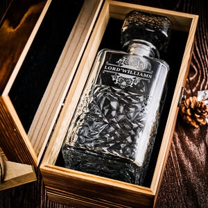 Decanter per whisky personalizzato con scatola di legno, set di decanter con bicchieri, decanter per bourbon, regalo per lo sposo, regalo per il testimone dello sposo, regali per papà