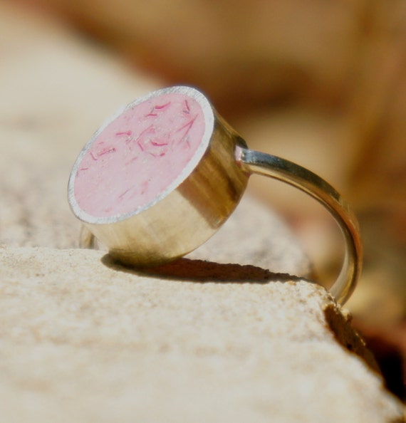 Bague ajustable RAIMANU en résine rose