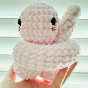 Serpiente de peluche de ganchillo / Peluche hecho a mano / Colores kawaii disponibles