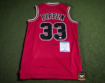 Pippen 33 Signed Bulls Jersey | Beckett Certified (BAS) Autograph