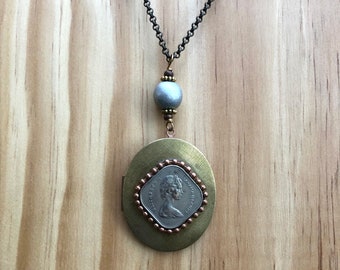 VACATION HAND PAINTED PINEAPPLE CAMEO SILVER PLATED LOCKET NECKLACE TROPICAL VACATION HAND PAINTED PINEAPPLE CAMEO SILVER PLATED LOCKET NECKLACE TROPICAL