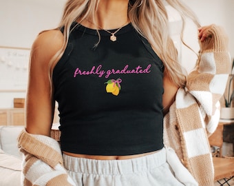 Vers afgestudeerde bijgesneden tanktop Bella canvas micro-rib ingerichte tanktop leuke afstuderen senior tanktop klasse van 2026 afstuderen partij outfit