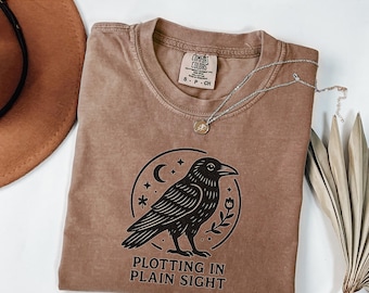 Camisa de cuervo de colores cómodos, ropa gótica, apoya a tu asesino local, bruja, cuervo, capricho, godo, estética oscura, academia, regalo de Halloween, camiseta para mujer
