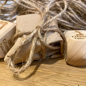 Kraft paper and jute bow gift wrap option