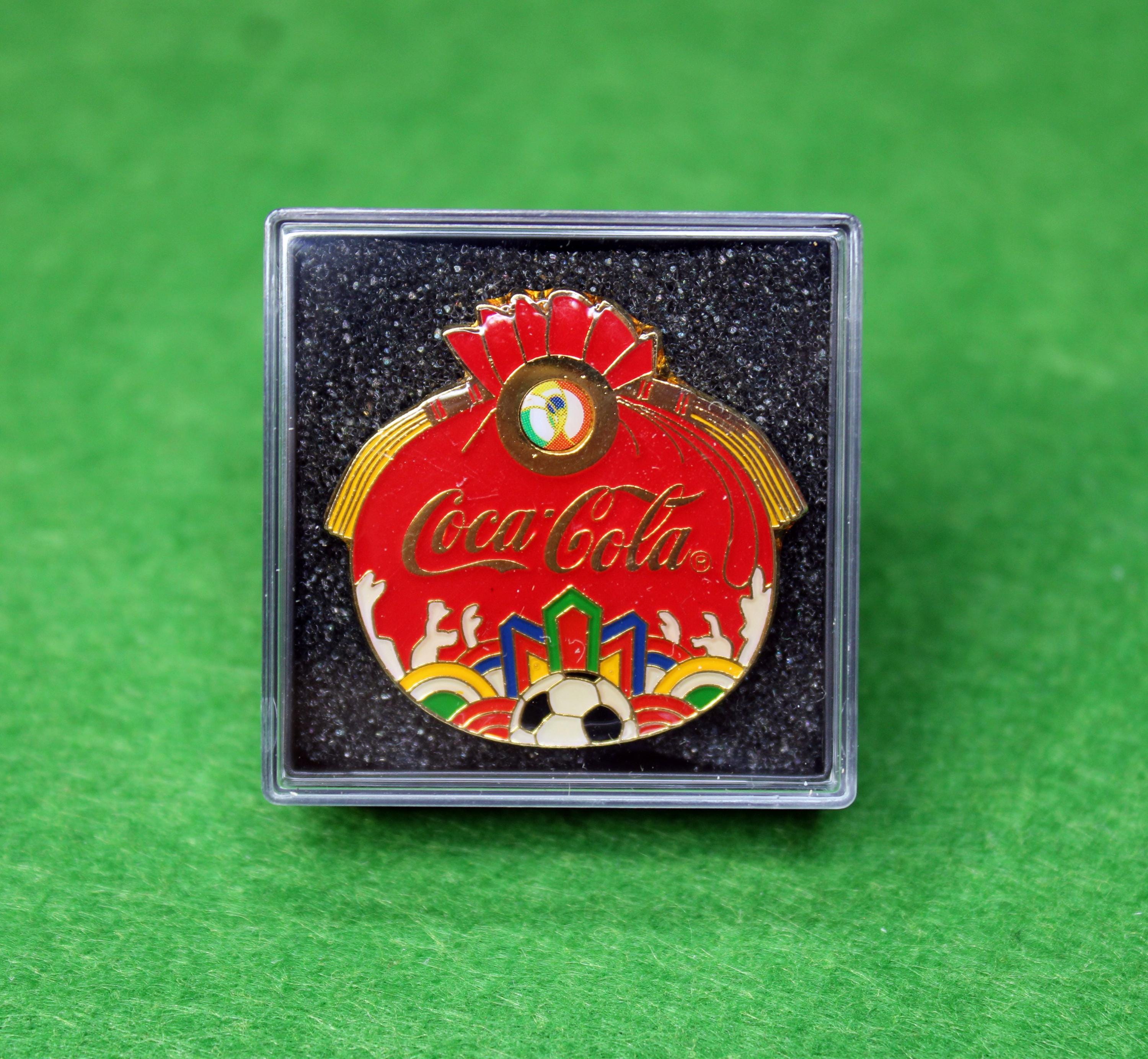 Pin's Vintage FIFA Coca-Cola - Coupe Du Monde Football - Insigne Revers
