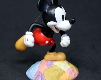 Walt Disney Classics Millennium Mickey “On Top Of The World” Figurine (2000) IOB