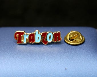 Turkish Super Lig Club Trabzonspor Bordeaux & Blue Text Official Collectors Pin
