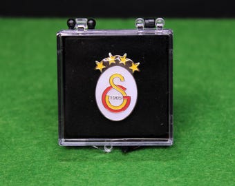 Galatasaray Pin Badge: Turkish Football Club Logo in Display Case