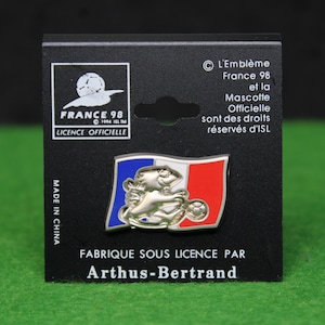 Pin's Arthus Bertrand Paris - Dromadaire Pyramide Palmier - Doré émail - TBE