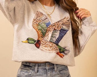 Sparkle Effect Duck Sweatshirt, Printed Bling Style Flying Duck Crewneck, Faux Rhinestone Look Graphic Sweatshirt, Country Western Duck Shir