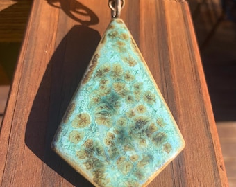 Mossy Vee Ceramic Necklace
