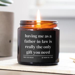 Vela para nuera de parte de suegro, teniéndome como suegro, vela, regalo divertido para Navidad, cumpleaños, compromiso y boda