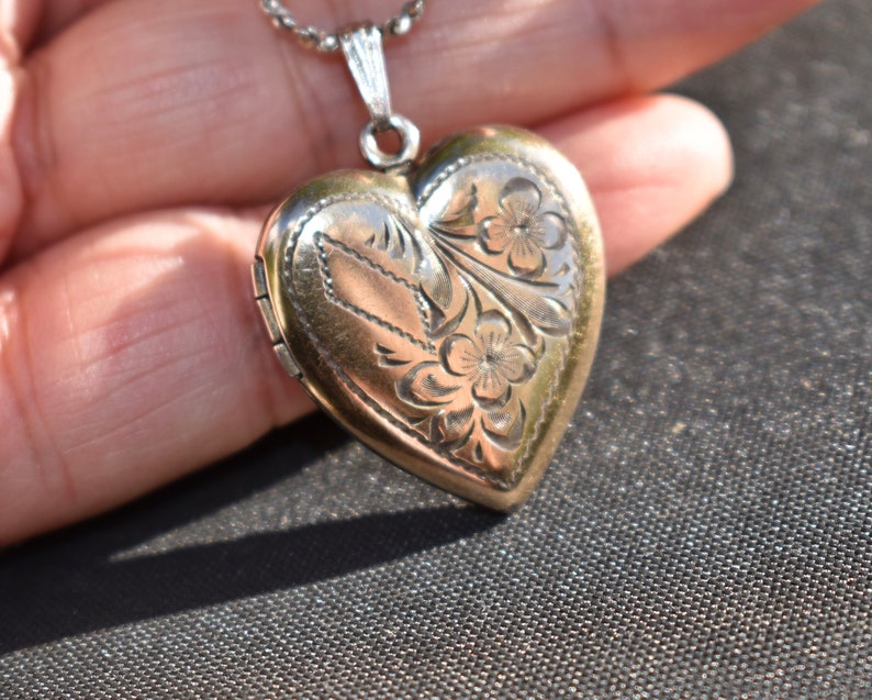 C1940s Etched Sterling Silver Vermeil Heart Locket Necklace Gold Finish
