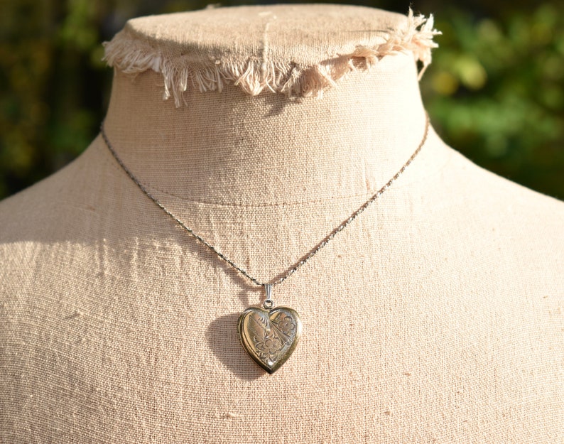 C1940s Etched Sterling Silver Vermeil Heart Locket Necklace Gold Finish