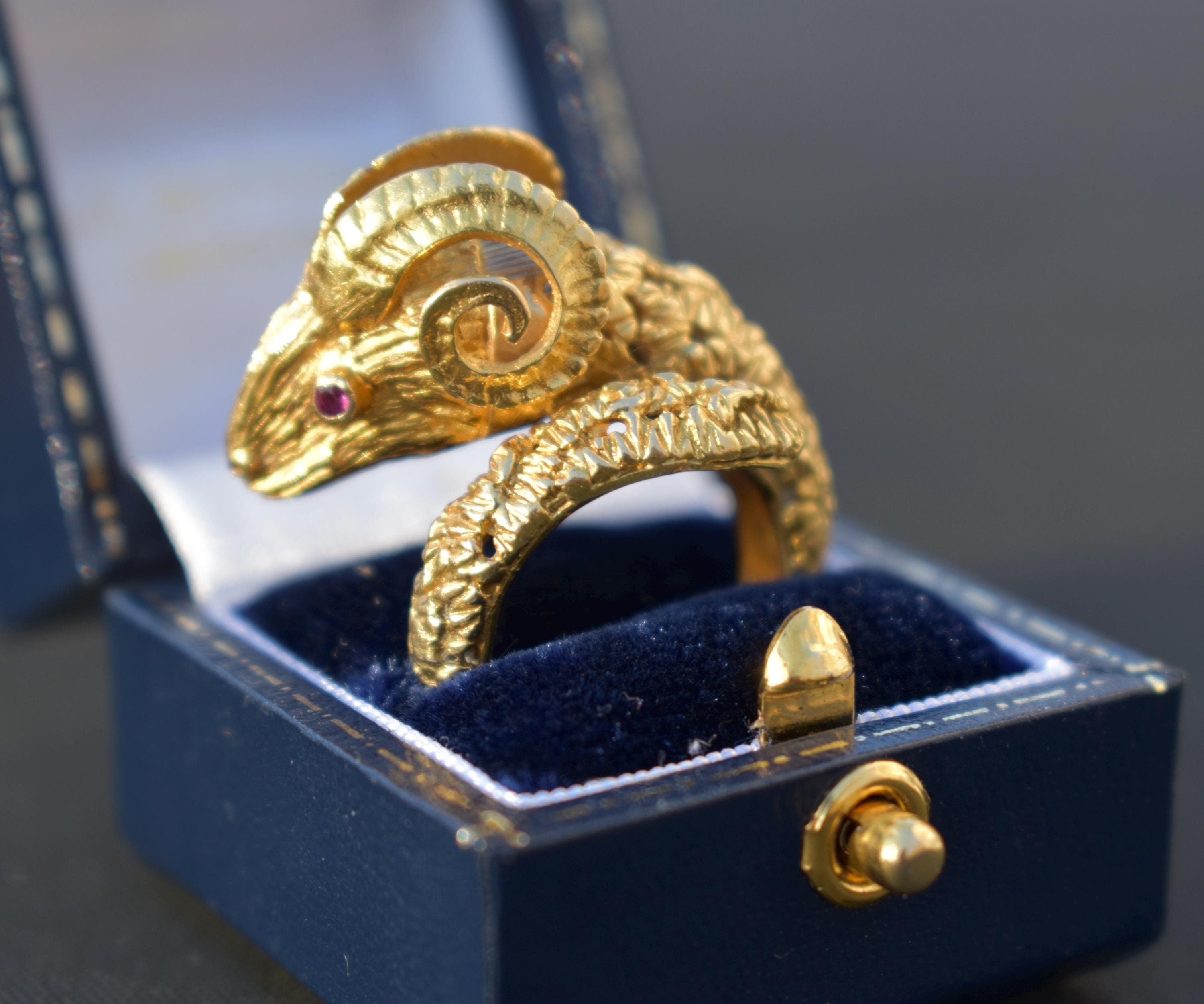 Bague LALAOUNIS - Motif Bélier En Or Jaune, Or Gris Et Diamants - Bijou Ancien Et Précieux