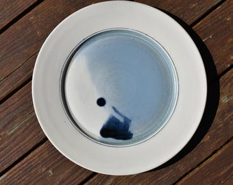 ジョー・トリプロ・スタジオ アート陶器 ディナープレート 11インチ 青白抽象柄 サイン入り 手作りセラミック