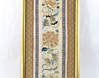 Suspension murale encadrée en soie chinoise antique, 23 x 10,5 pouces