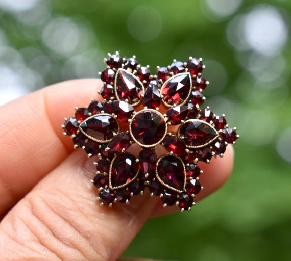 ガーネットウォッチピン　アンティーク ガーネットウォッチピン アンティーク
