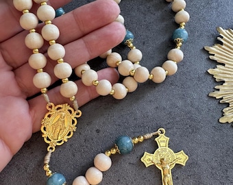 Rosario católico • Cuentas de oración de madera hechas a mano • Crucifijo de San Benito