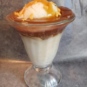 Ice Cream Parlor Sundae Scented Fake Food Candle - Unique candle gift for her - Friends Birthday - Mothers day - Home decor - Handmade