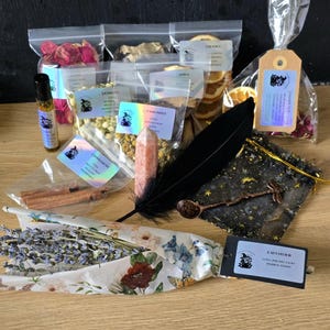 Mystery Witch Kit for Beginners, Witchcraft Kit, Apothecary Kit, Altar Decoration, Witchcraft Supplies, Witchy Kit, Intuitively Chosen Items