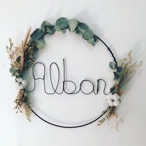Customizable dried flower crown.
