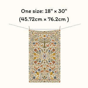 Puede incluir: Un tapiz rectangular con un dise&ntilde;o detallado con tem&aacute;tica de la naturaleza, con un &aacute;rbol central, ciervos, zorros, setas y elementos florales en tonos marrones, naranjas, amarillos y azules. El tapiz mide 45,72 cm x 76,2 cm. El texto en la imagen dice "One size: 18" x 30" (45.72cm x 76.2cm)".