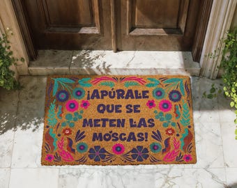 Apúrale Que Se Meten Las Moscas Doormat, Colorful Mexican Floral Welcome Mat, Spanish Housewarming Gift, Humorous Folk Art Home Entry Decor