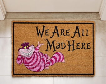 Felpudo "Estamos todos locos aquí", felpudo de bienvenida de Alicia en el País de las Maravillas, decoración del hogar del gato de Cheshire, regalo de inauguración de la casa único y divertido, alfombra de fibra de coco para el porche delantero