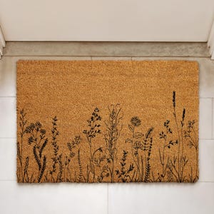 Felpudo de fibra de coco con flores silvestres, felpudo de bienvenida inspirado en la naturaleza, felpudo rústico floral, decoración del hogar estilo cottagecore, felpudo para amantes de las plantas, regalo para un nuevo hogar