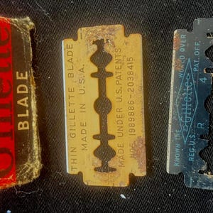 vintage Thin Gillette Blade + vintage Gillette Blue Blade