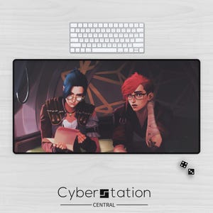 ARCANE - Gaming Schreibtischmatte | CAITLYN & VI |  31,5 x 15,5 in / 80 x 40 cm - Nerdy Caitvi bts - Geschenkidee