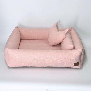 ベビーピンクのプリンセス犬用ベッド 高級パーソナライズ犬用